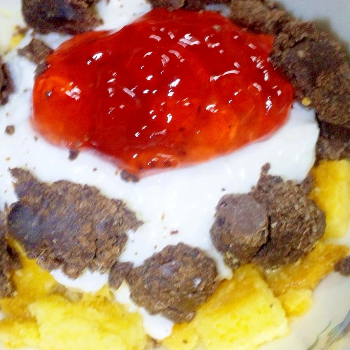 簡単美味!いちごチョコブラウニーヨーグルト